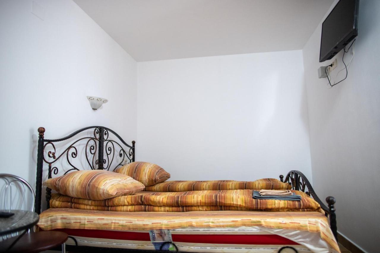 Motel Aris Meridian Piatra Neamt Luaran gambar
