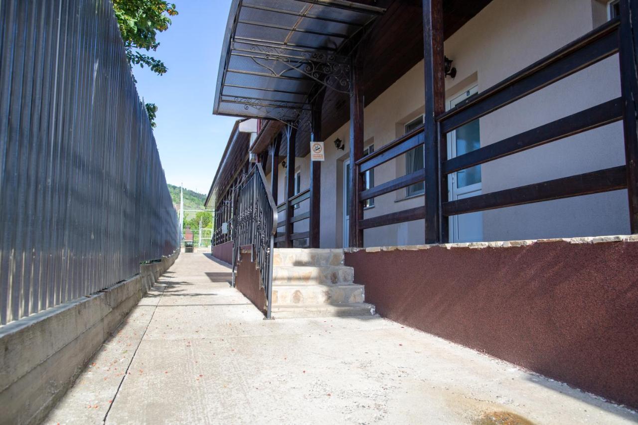 Motel Aris Meridian Piatra Neamt Luaran gambar