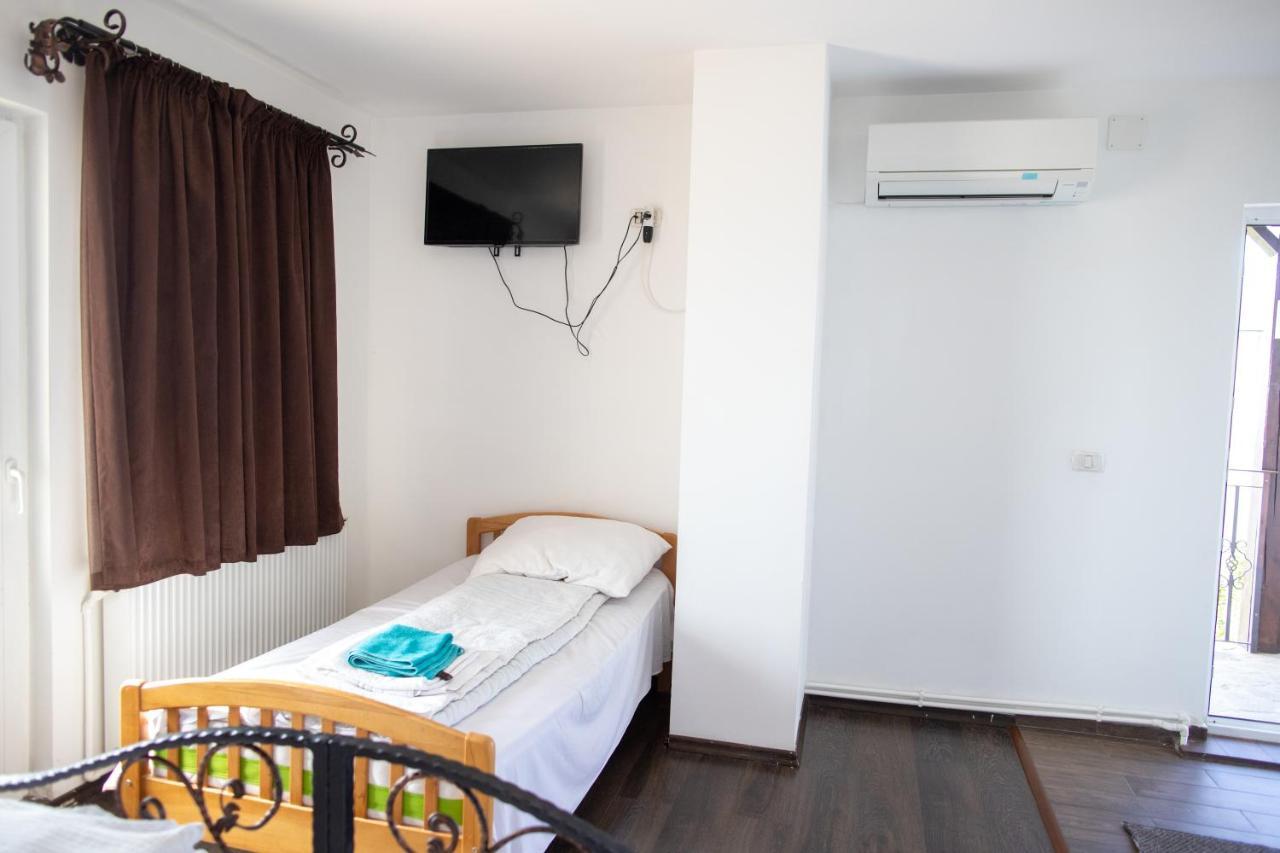 Motel Aris Meridian Piatra Neamt Luaran gambar