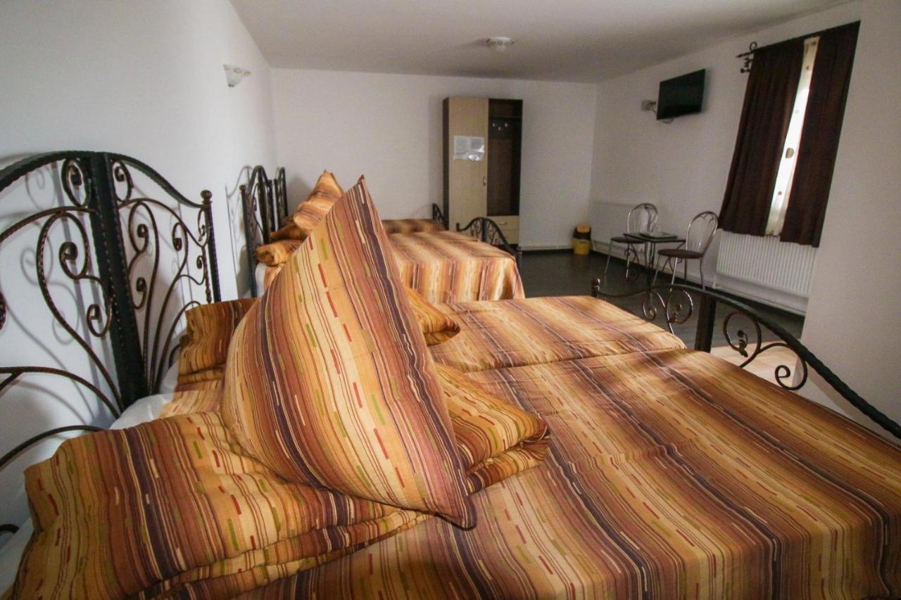 Motel Aris Meridian Piatra Neamt Luaran gambar
